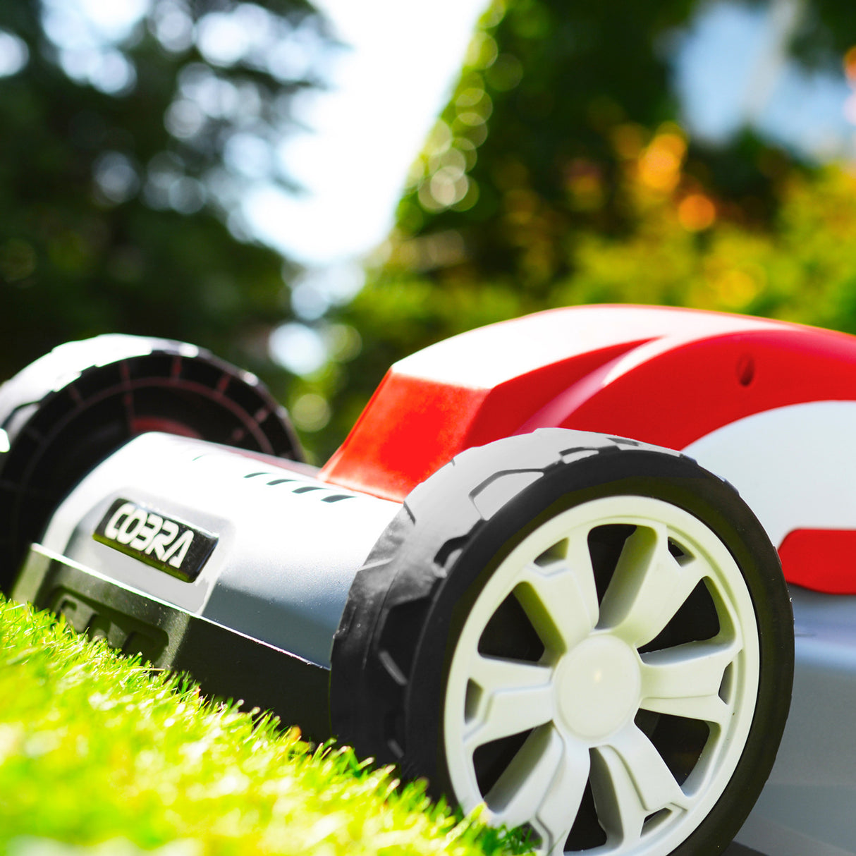 Cobra GTRM40 Electric Roller Lawnmower 16"