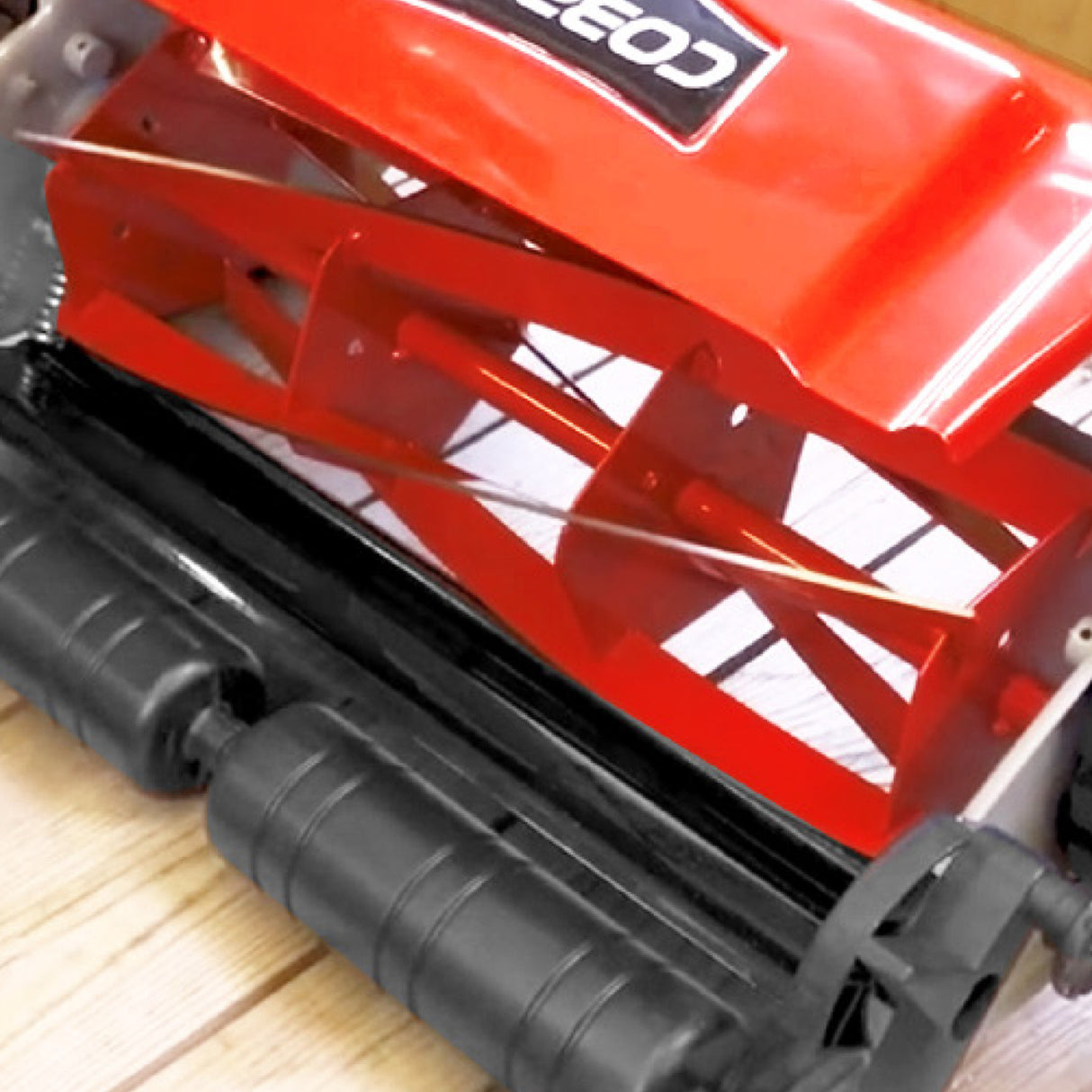 Cobra HM381 15" Hand Cylinder Mower with Grass Collector