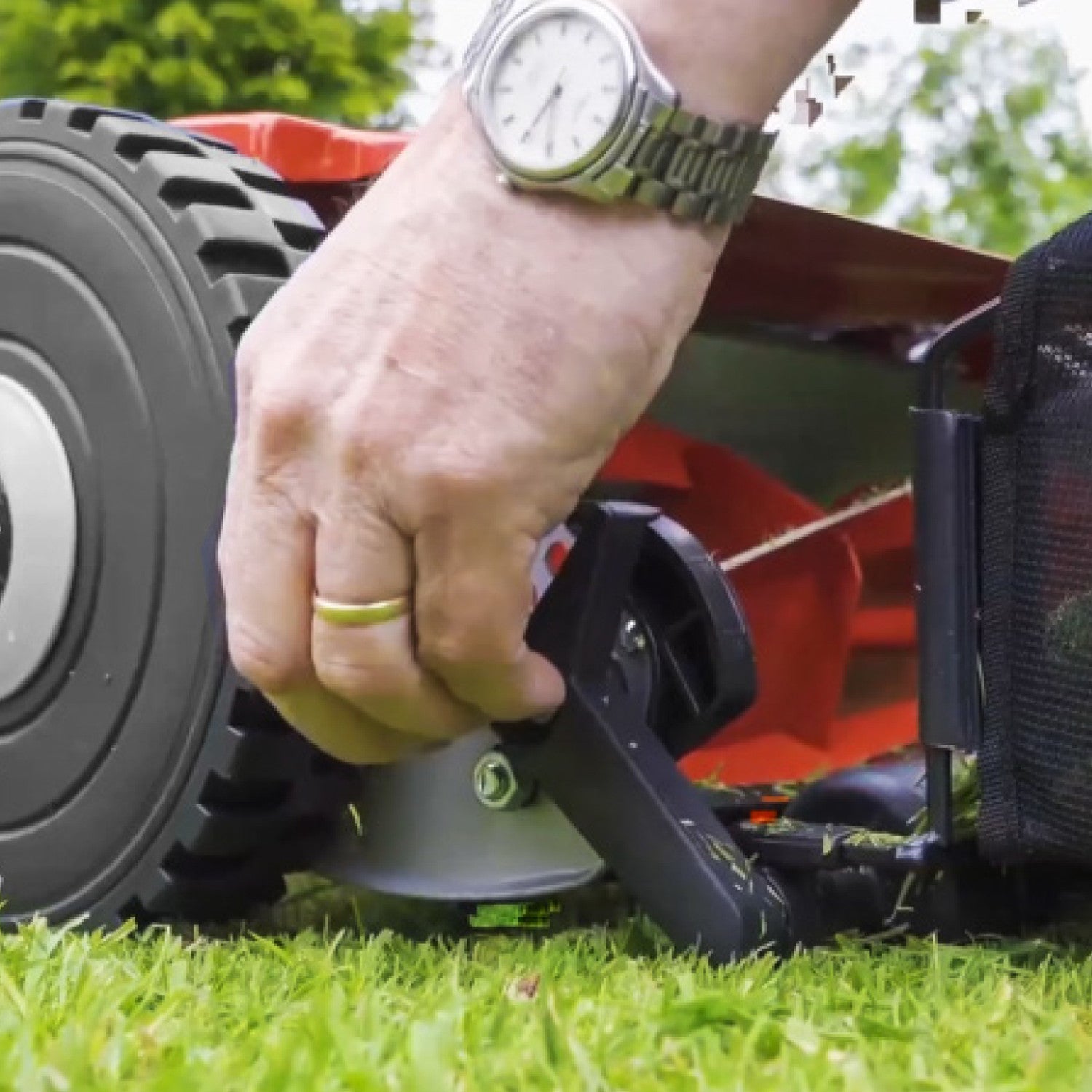 Cobra HM381 15" Hand Cylinder Mower with Grass Collector