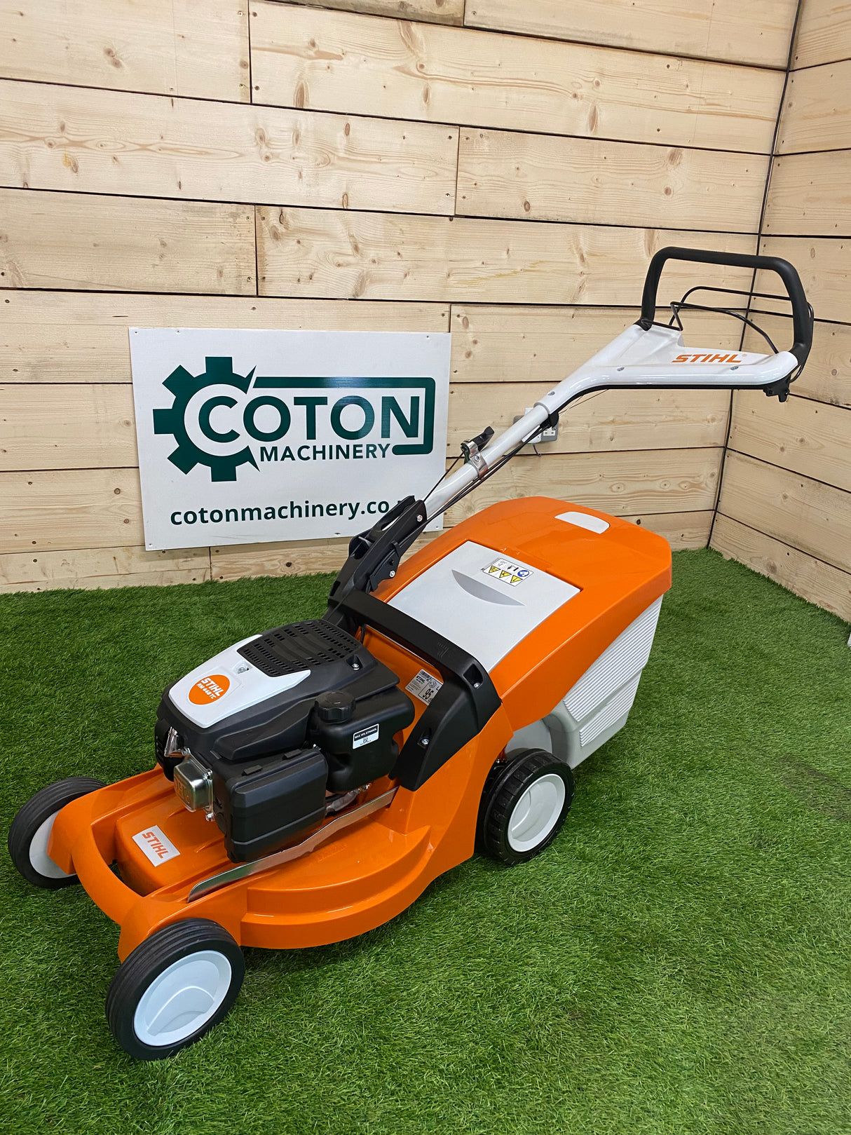 STIHL RM448.1TC Self-Propelled Petrol Lawn Mower - Ex Display