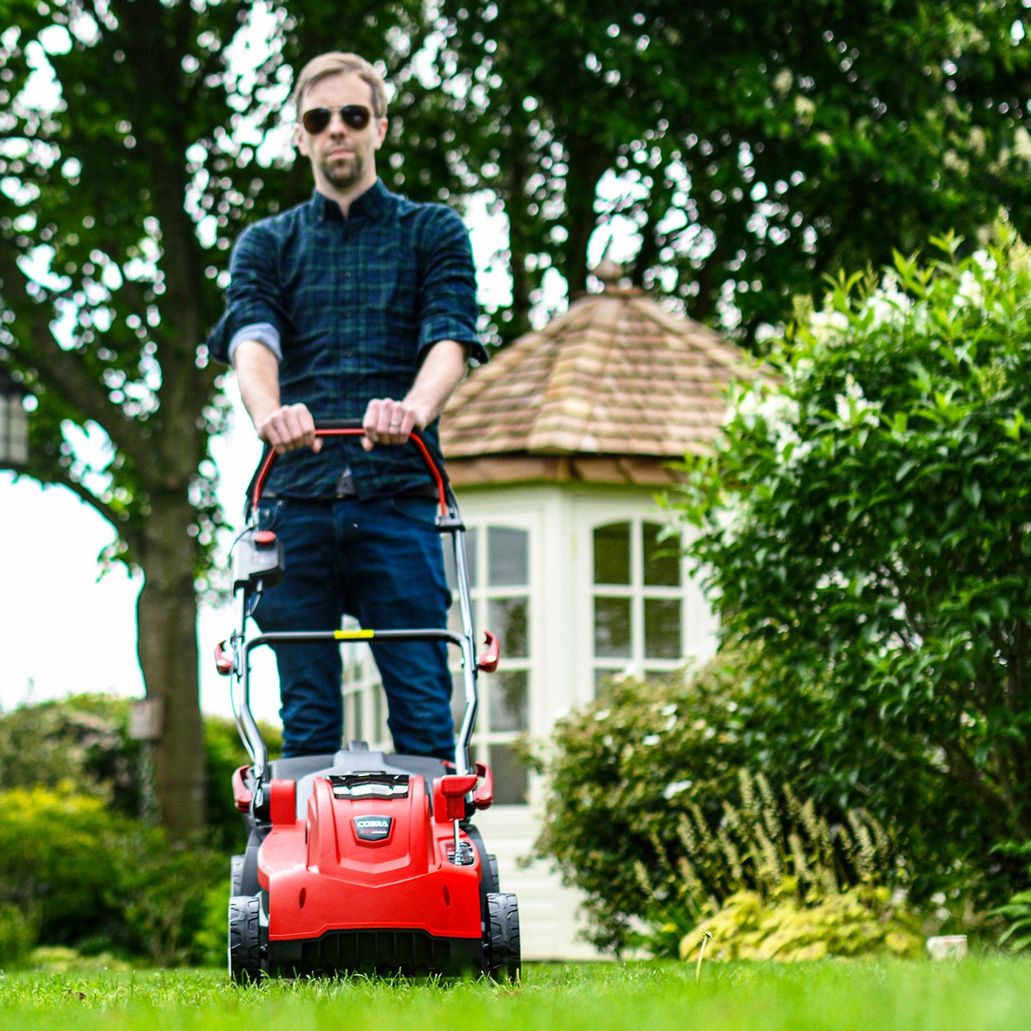 Cobra MX3440V Lithium-Ion Cordless 40V Lawnmower 13"