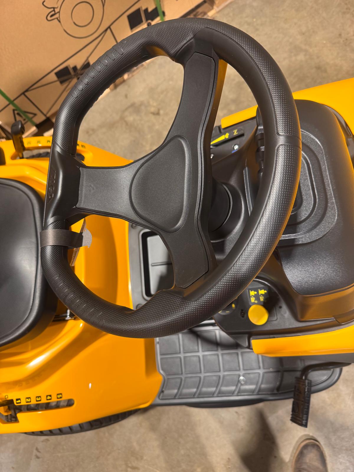 Stiga Estate 384M Ride-On Lawnmower with Collector 34"