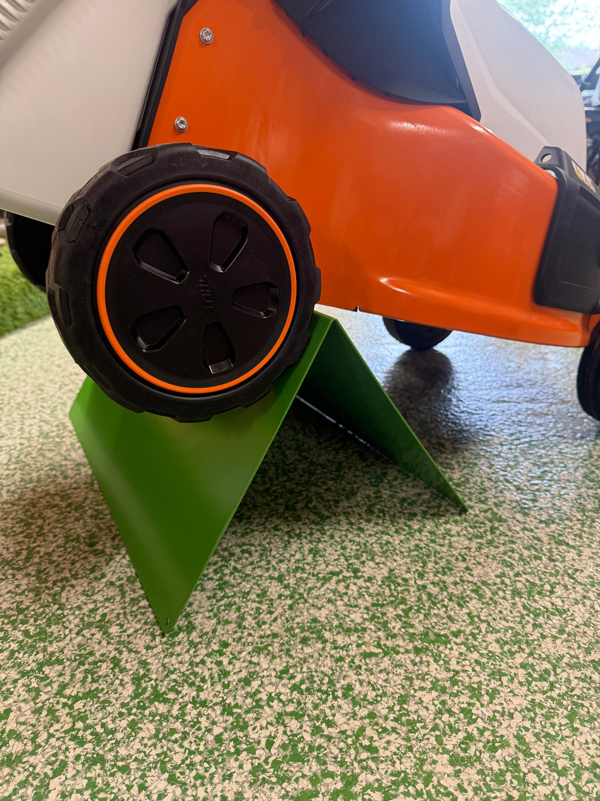 Lawnmower Display Stand for Walk Behind Mowers