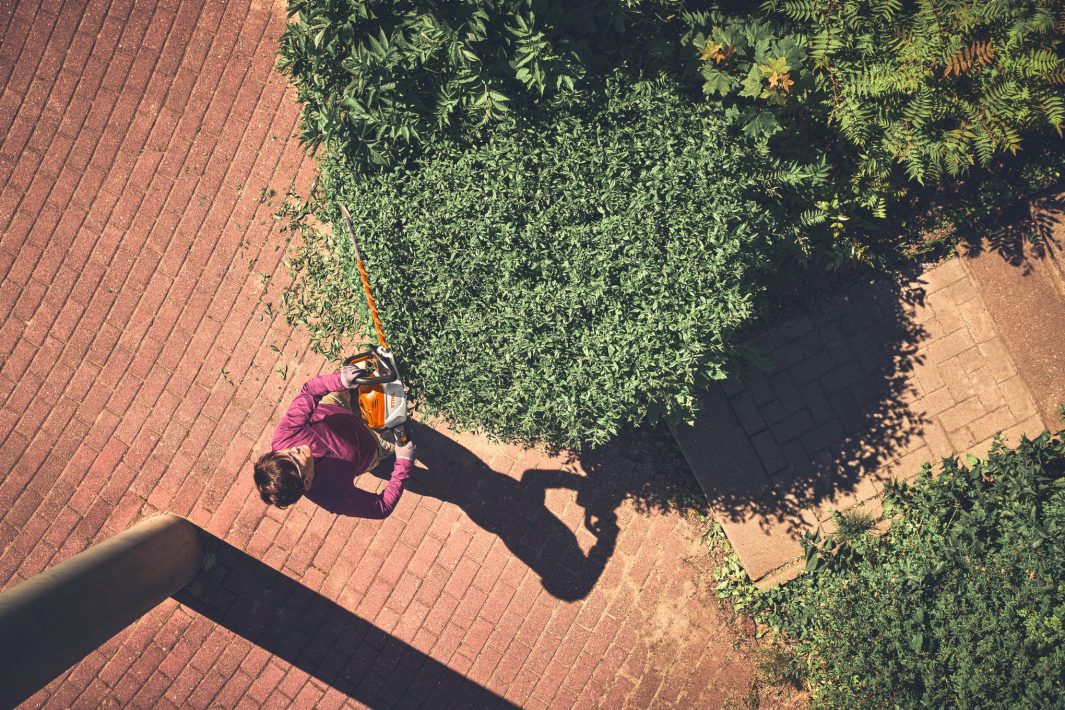 STIHL HSA140R Cordless Hedgetrimmer - 30" - AP System (unit only)