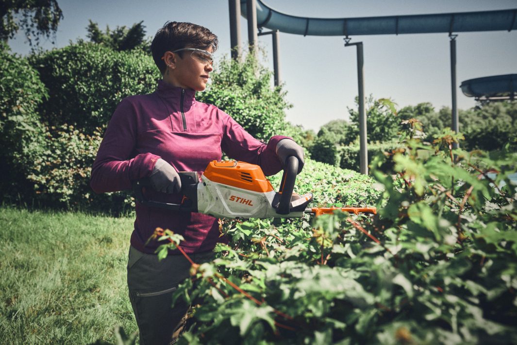 STIHL HSA140R Cordless Hedgetrimmer - 30" - AP System (unit only)