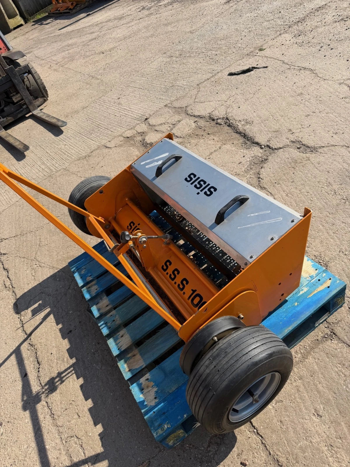 USED Sisis S.S.S. 1000 Artifical Synthetic 3G 4G 5G Tractor Mounted Sweeper