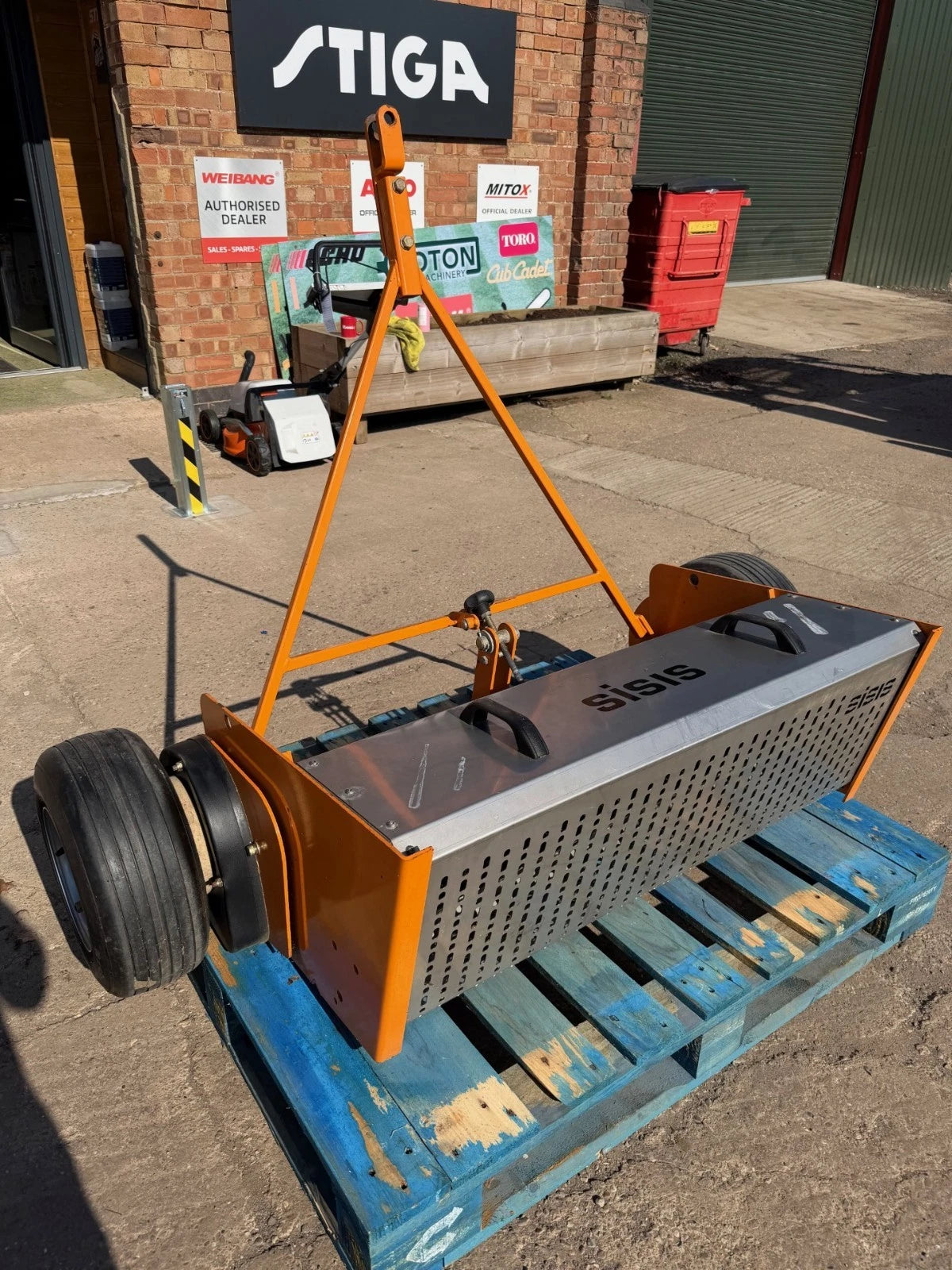 USED Sisis S.S.S. 1000 Artifical Synthetic 3G 4G 5G Tractor Mounted Sweeper