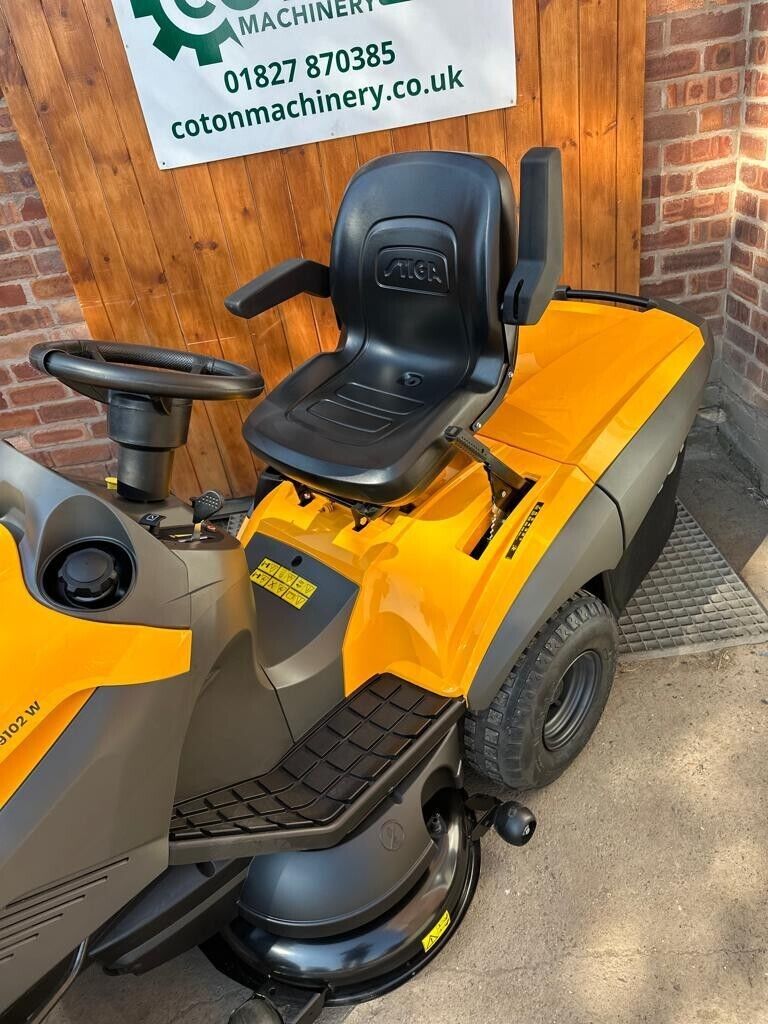 Stiga Estate 9122 W Ride On Lawn Mower Tractor Mulching
