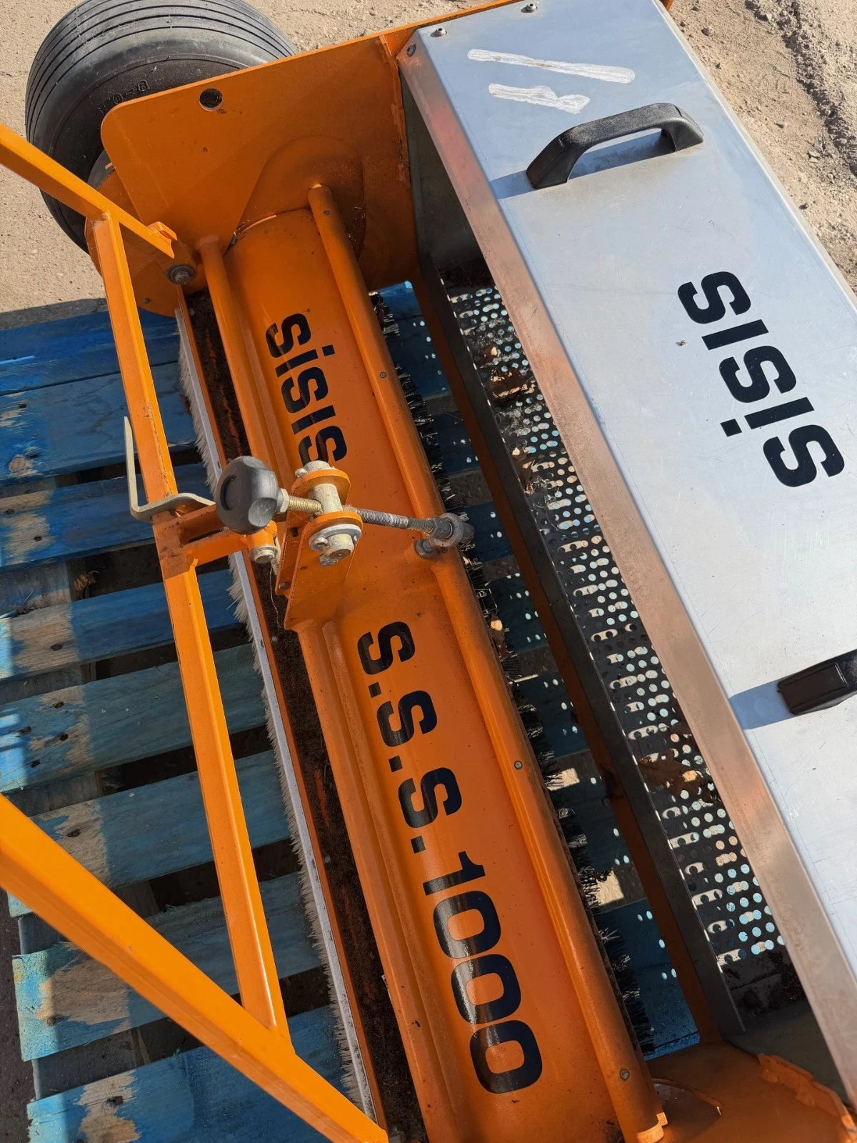 USED Sisis S.S.S. 1000 Artifical Synthetic 3G 4G 5G Tractor Mounted Sweeper