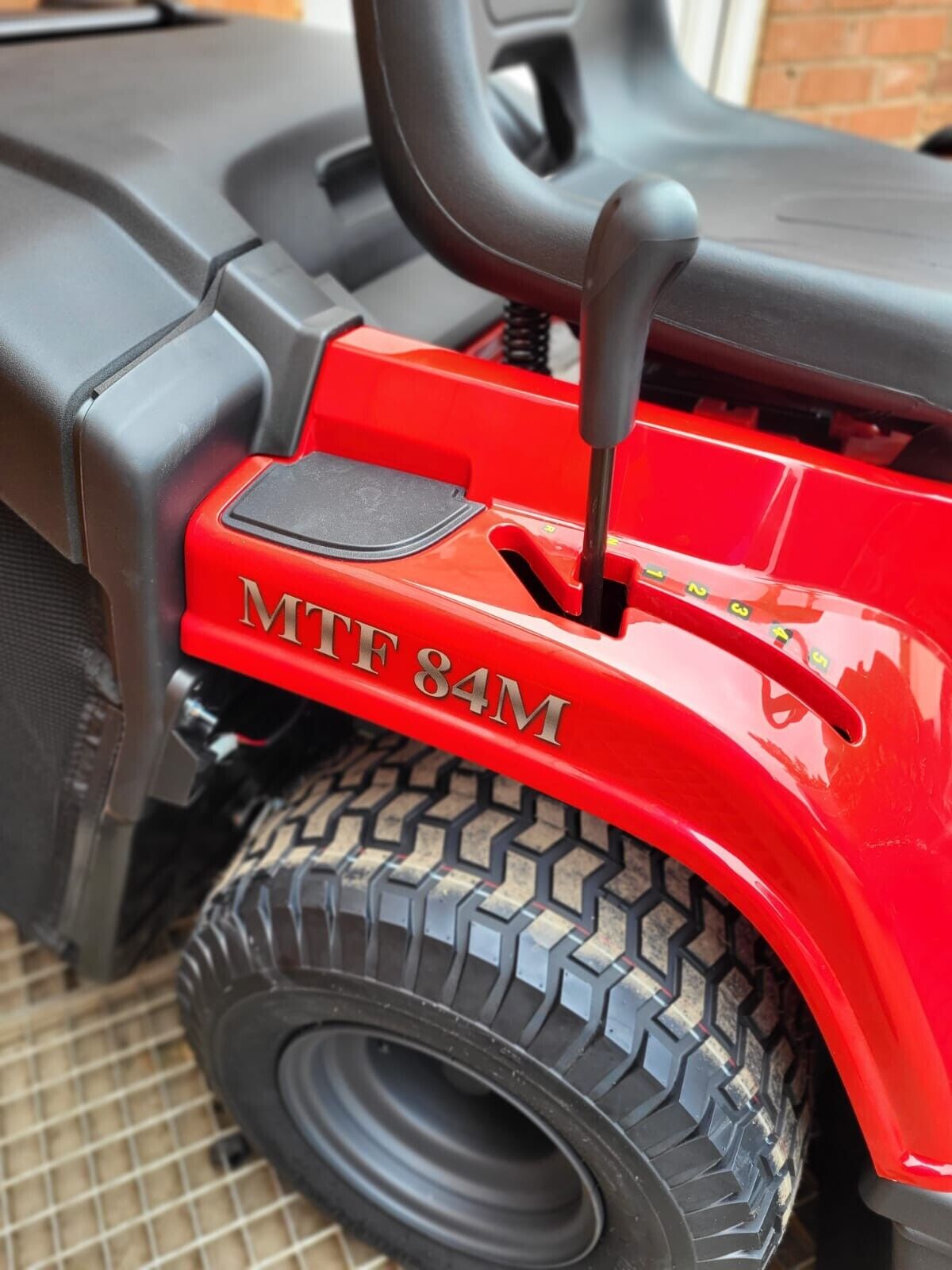 Mountfield MTF84M Ride-On Lawnmower with Collector 34"