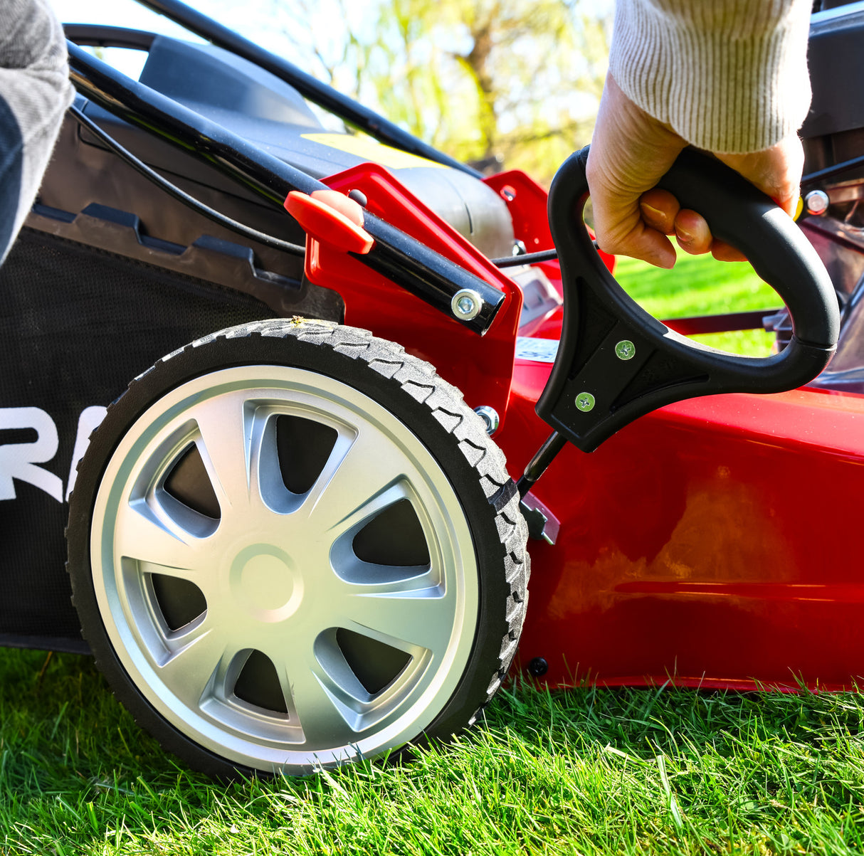 Cobra M46SPC Petrol Self-Propelled Lawnmower 18"