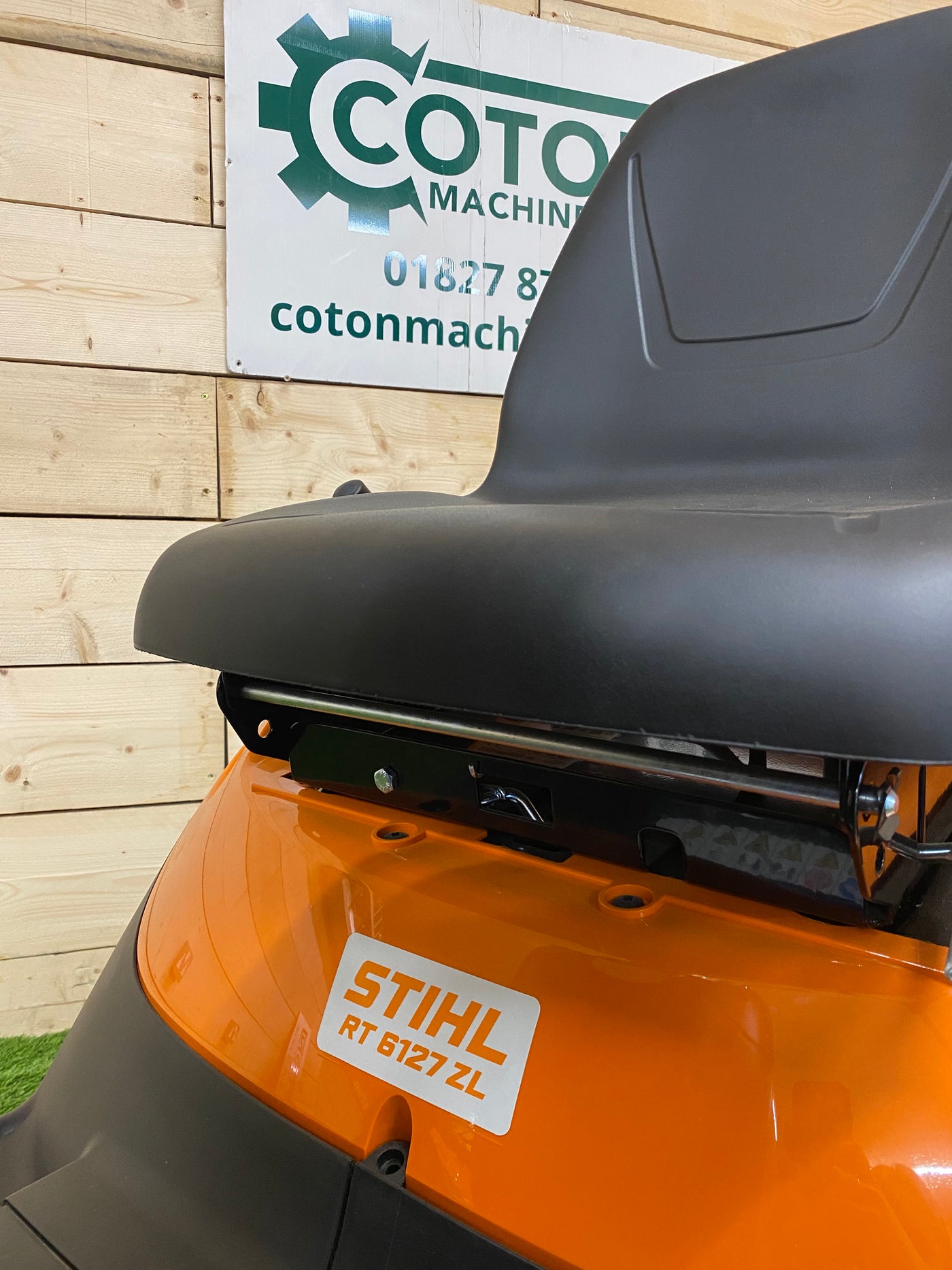 STIHL RT6127ZL PETROL RIDE-ON LAWN MOWER