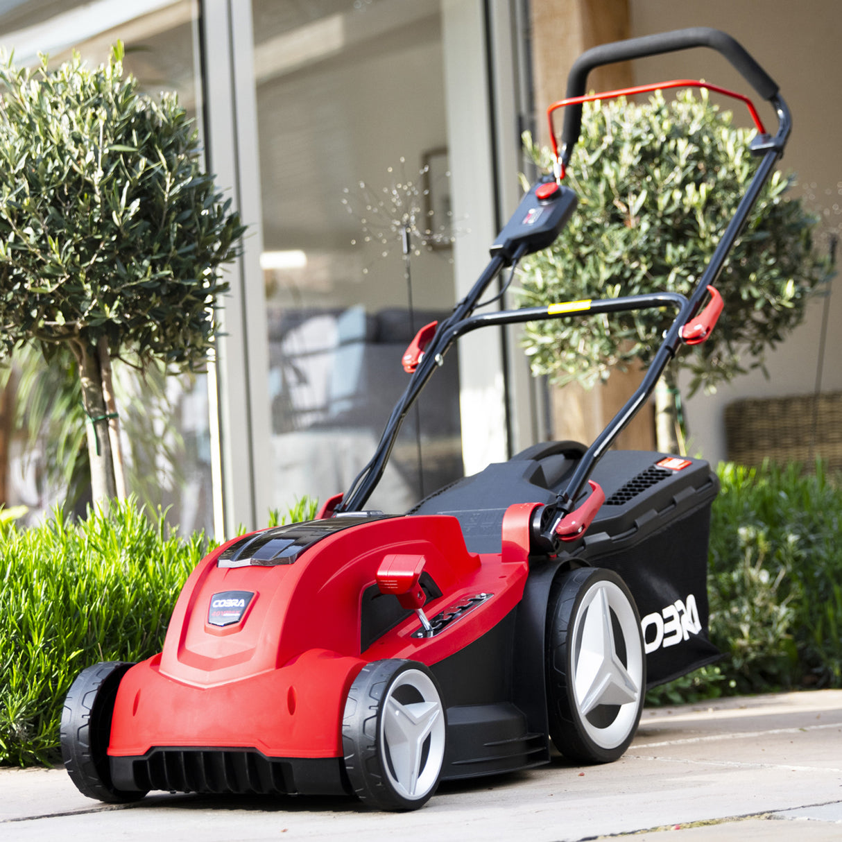 Cobra MX3440V Lithium-Ion Cordless 40V Lawnmower 13"