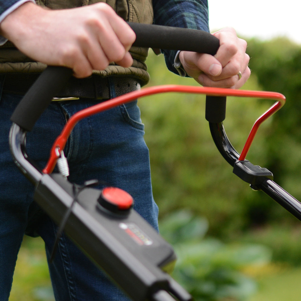 Cobra MX4340V Lithium-Ion Cordless 40V Lawnmower 17"