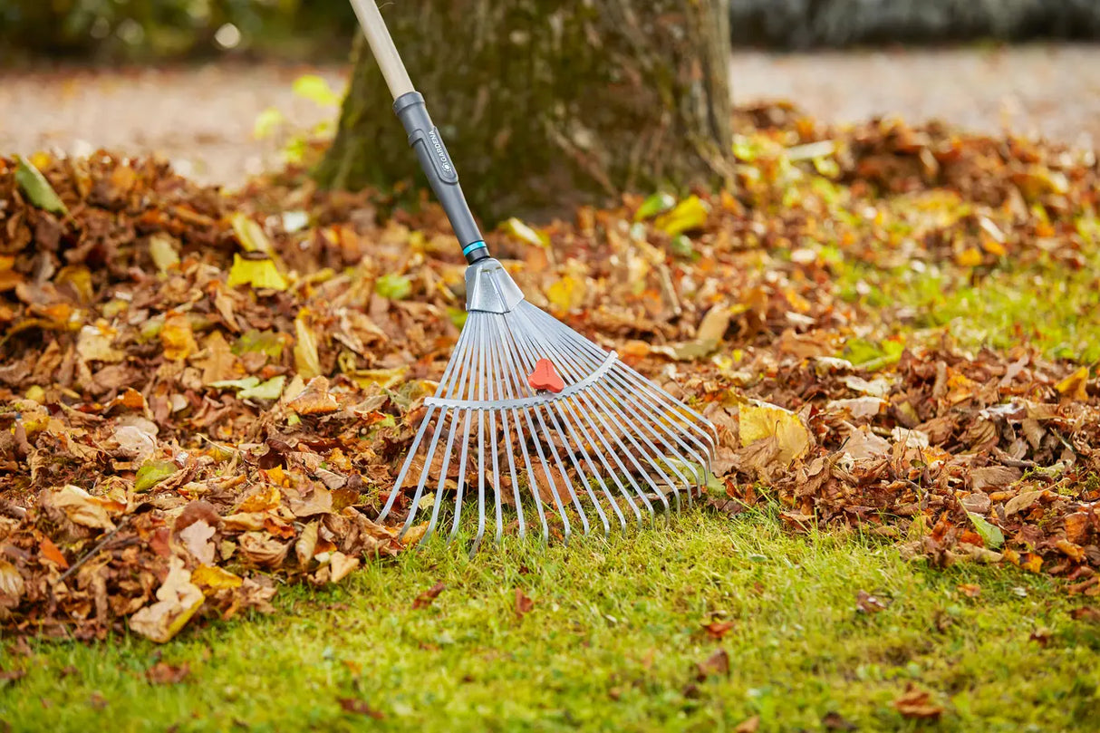 GARDENA NatureLine Adjustable Leaf Rake