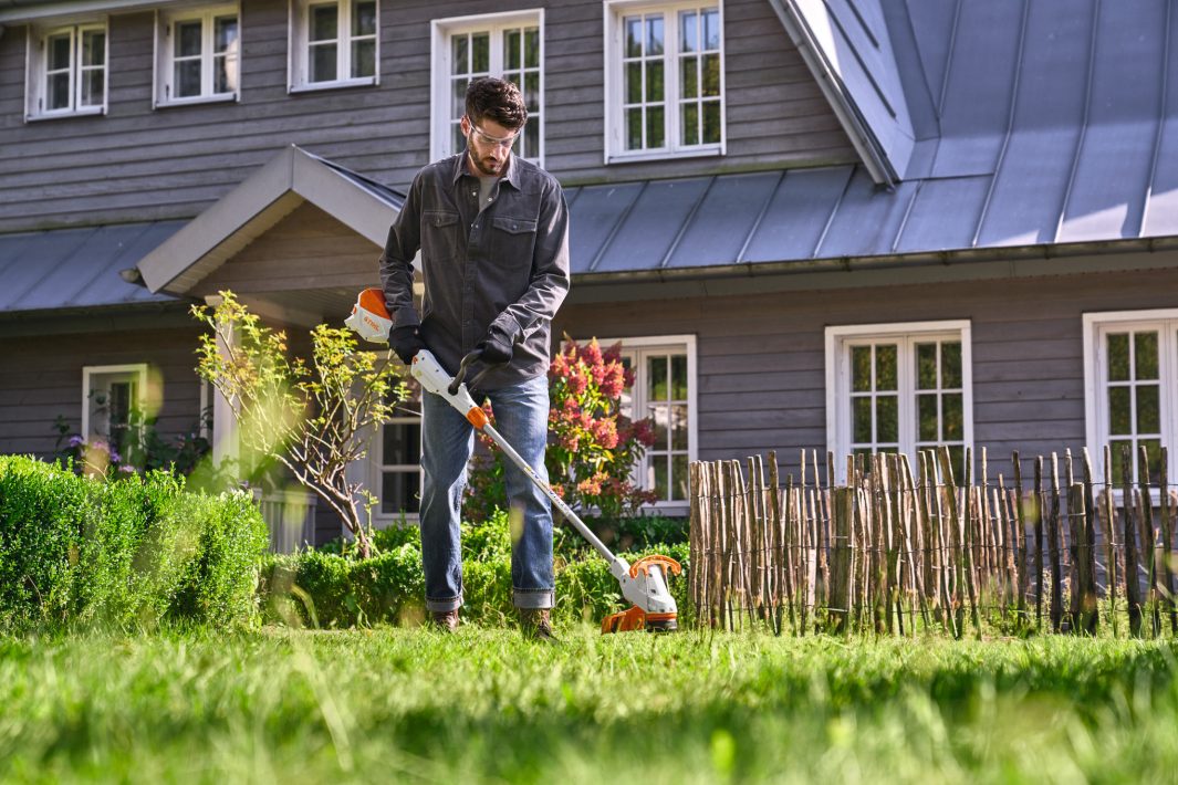 STIHL FSA50 Cordless Grass Trimmer - AK System (with AK10 Battery & charger)