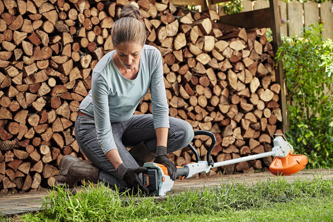 STIHL FSA57 Cordless Grass Trimmer - AK System (with AK10 Battery & Charger)