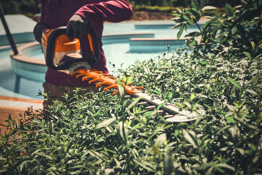 STIHL HSA140R Cordless Hedgetrimmer - 24" - AP System (unit only)