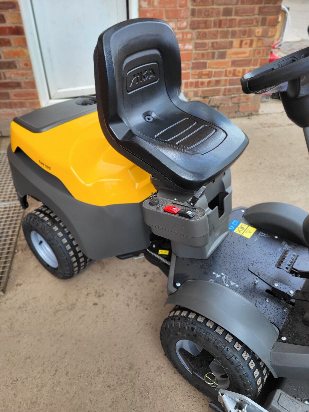 Stiga Park 500 & Combi Pro 110 Q Plus Front-Cut Ride-On Mower