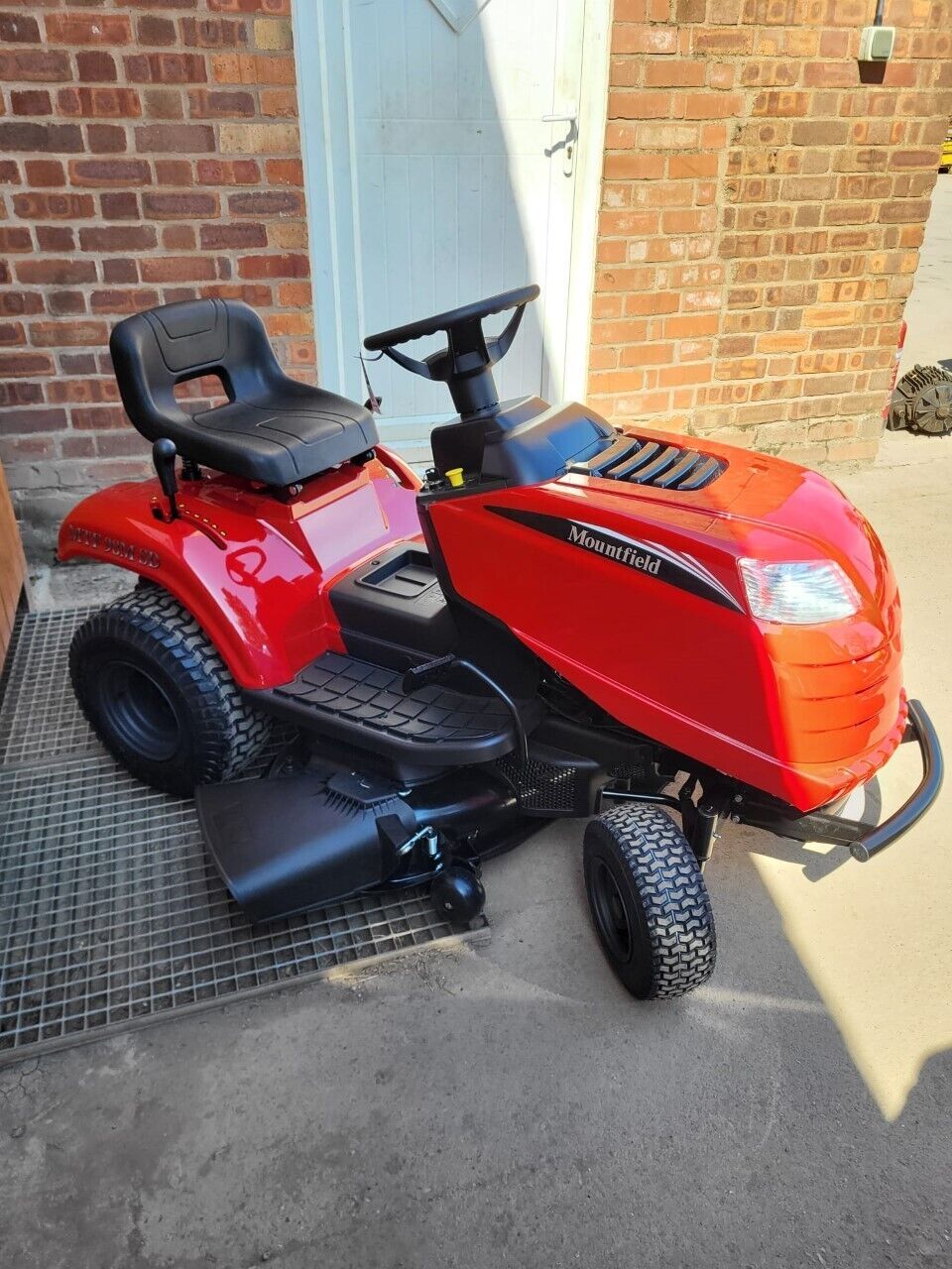 Mountfield MTF 98M Mulching Side Discharge Ride On Lawn Mower